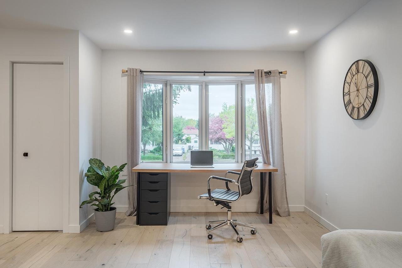 Free Parking Prime Location New Modern Condo 브로사르 외부 사진