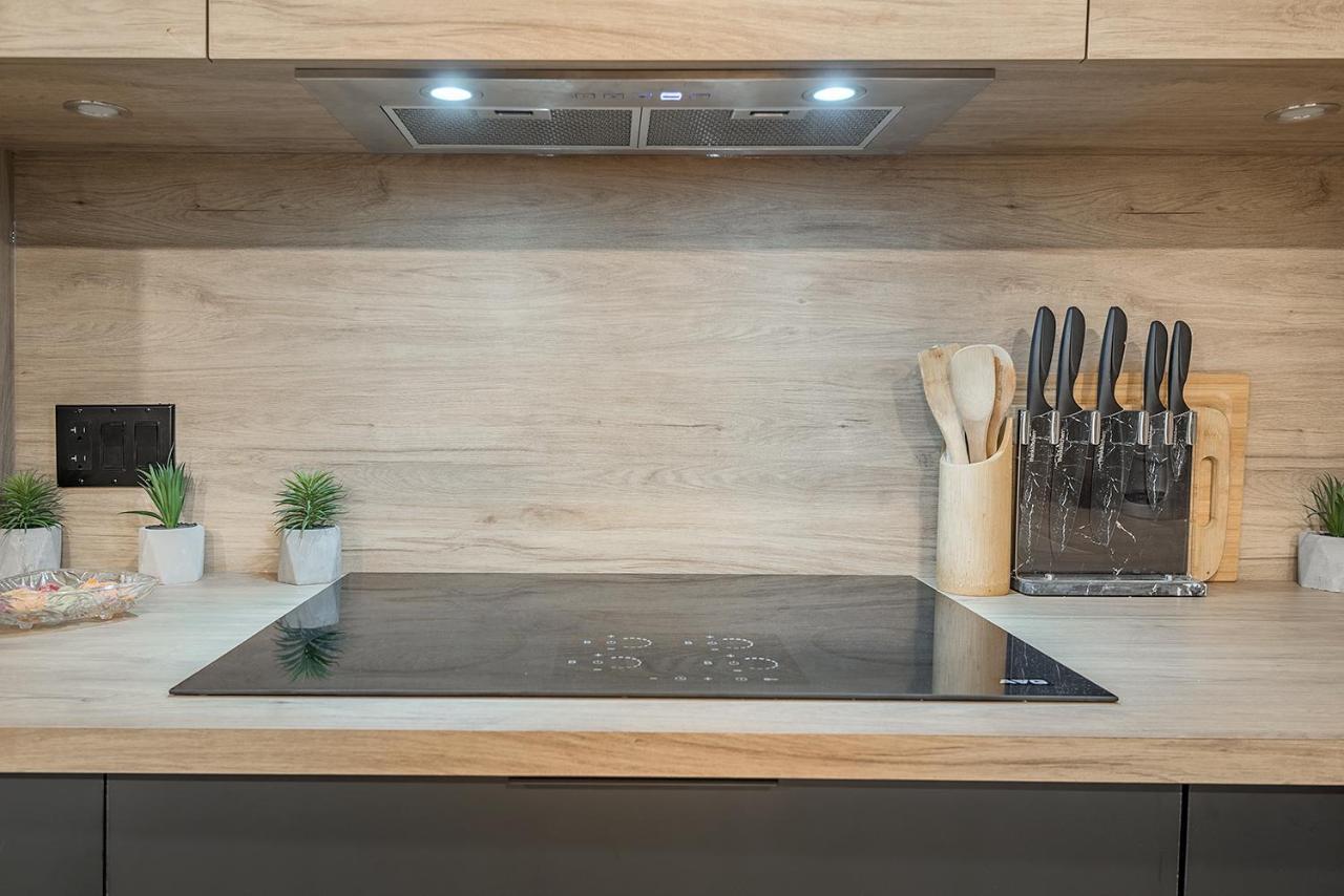 Free Parking Prime Location New Modern Condo 브로사르 외부 사진
