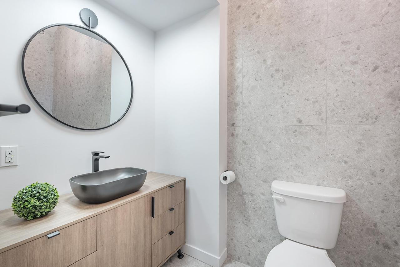 Free Parking Prime Location New Modern Condo 브로사르 외부 사진